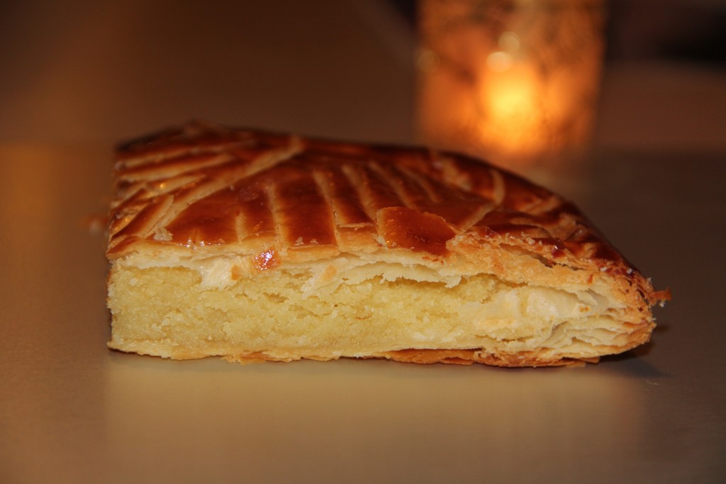 Couronne dorée fleur de lys pour galette des rois à 50 centimes